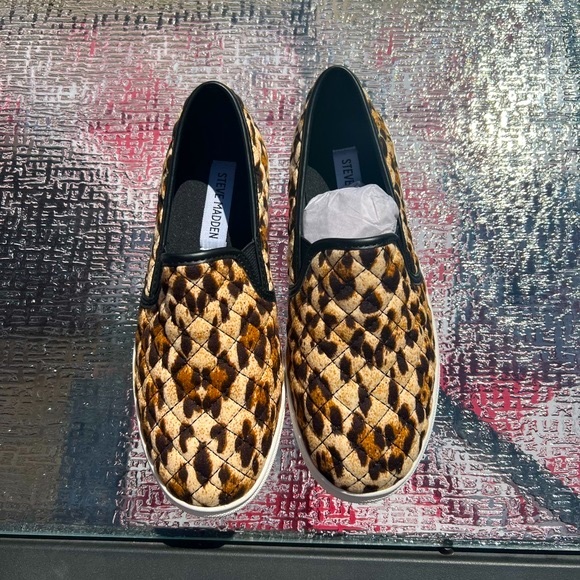 Woman’s flats - Picture 1 of 2